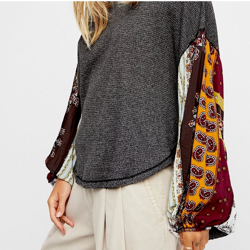 FREE PEOPLE - We The Free Blossom Thermal Top Boho Gray / Multicolor (Size S)
